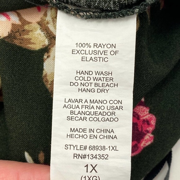 FLORAL Women's V-Neck Long Sleeve Romper - Picture 10 of 10